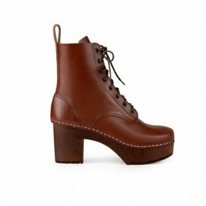 ISO CLOG BOOTS